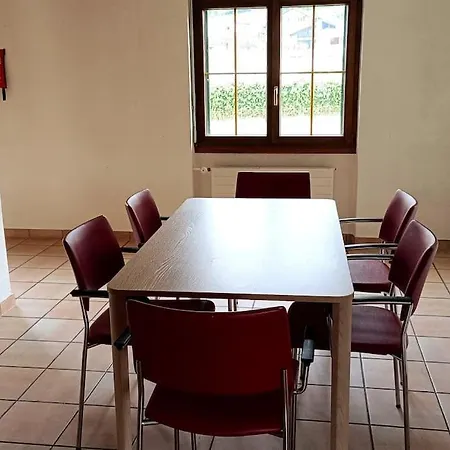 De 2 Apartment *